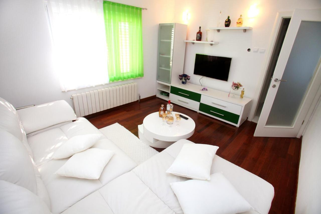 Apartments Nakir สลาทิเน ห้อง รูปภาพ
