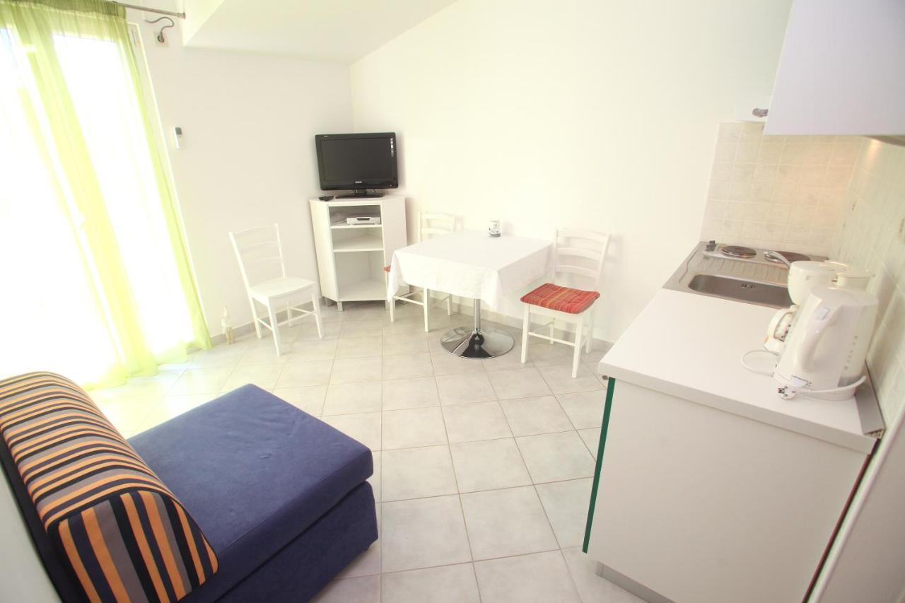 Apartments Nakir สลาทิเน ห้อง รูปภาพ