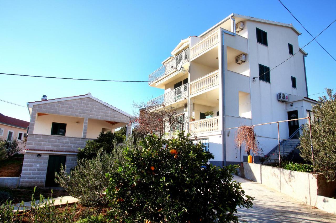 Apartments Nakir สลาทิเน ภายนอก รูปภาพ