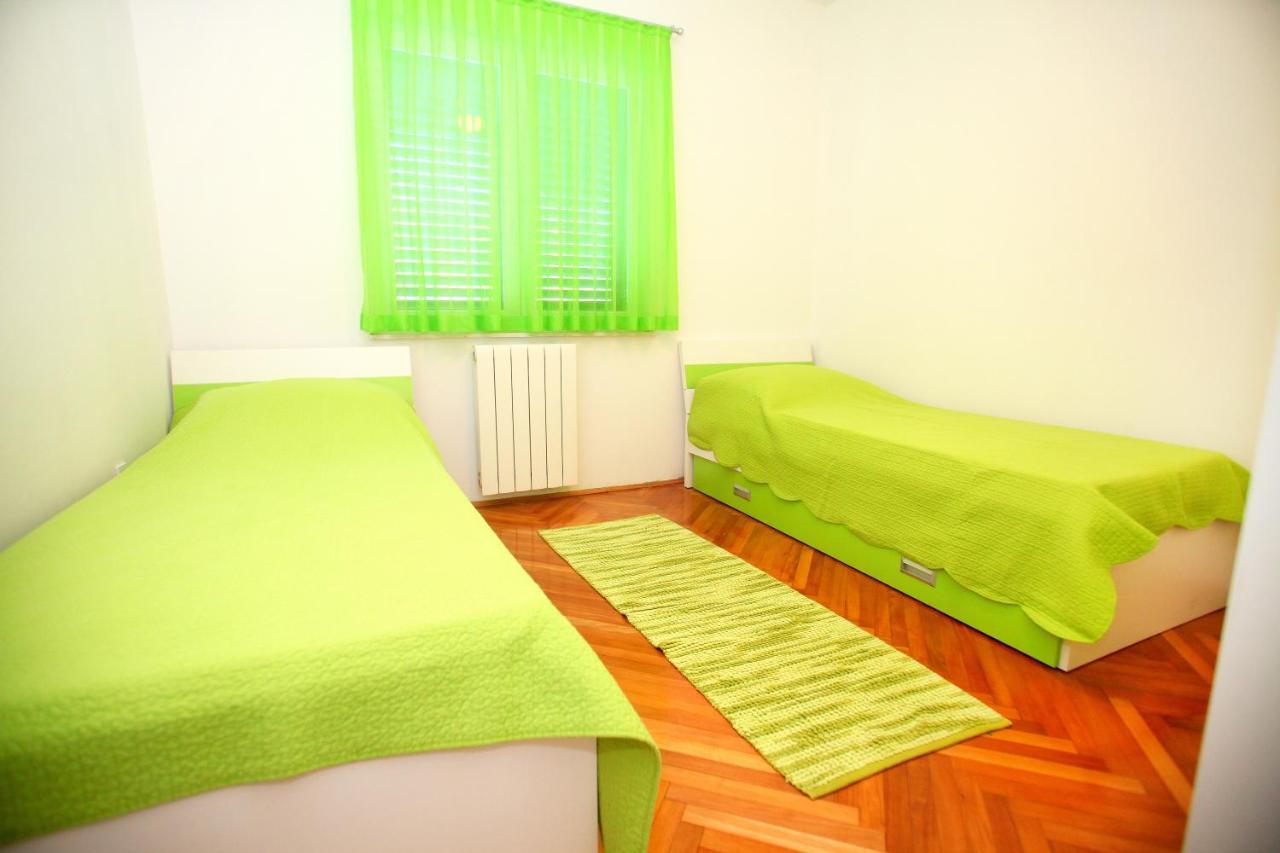 Apartments Nakir สลาทิเน ห้อง รูปภาพ